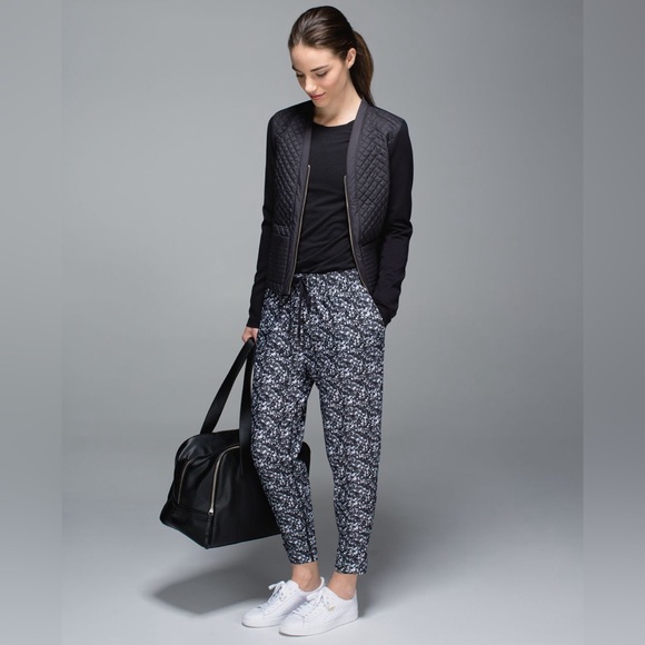 Lululemon Jet Crop Shimmy Shimmer Black White 4 - Picture 1 of 8